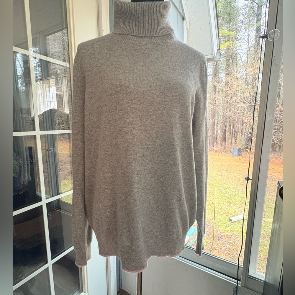 Uniqlo Light Gray Turtleneck Sweater